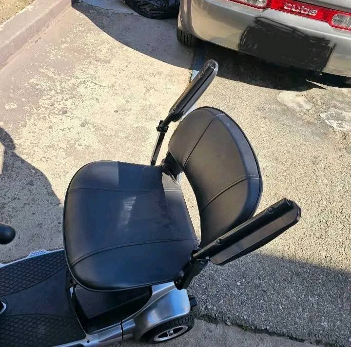 Vive Mobility 4-Wheel Travel Scooter - Image 3